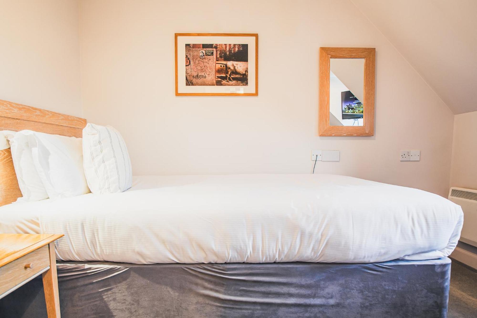 County Hotel Τσέλμσφορντ Εξωτερικό φωτογραφία