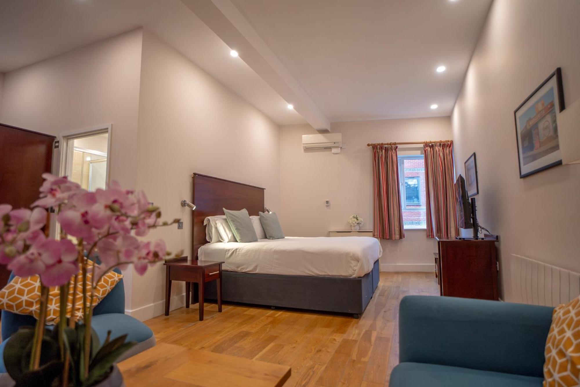 County Hotel Τσέλμσφορντ Εξωτερικό φωτογραφία