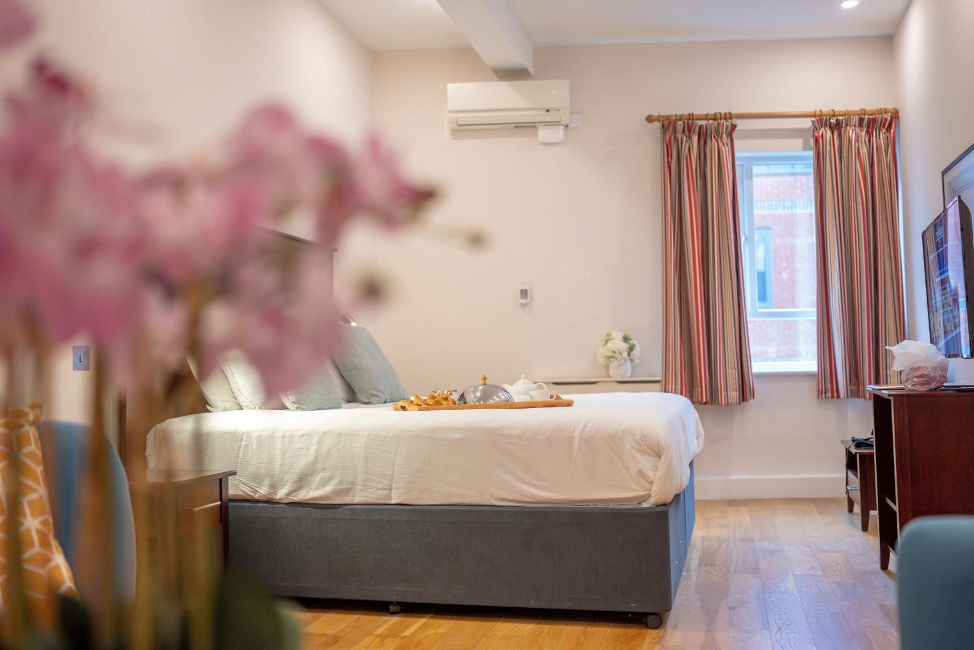 County Hotel Τσέλμσφορντ Εξωτερικό φωτογραφία